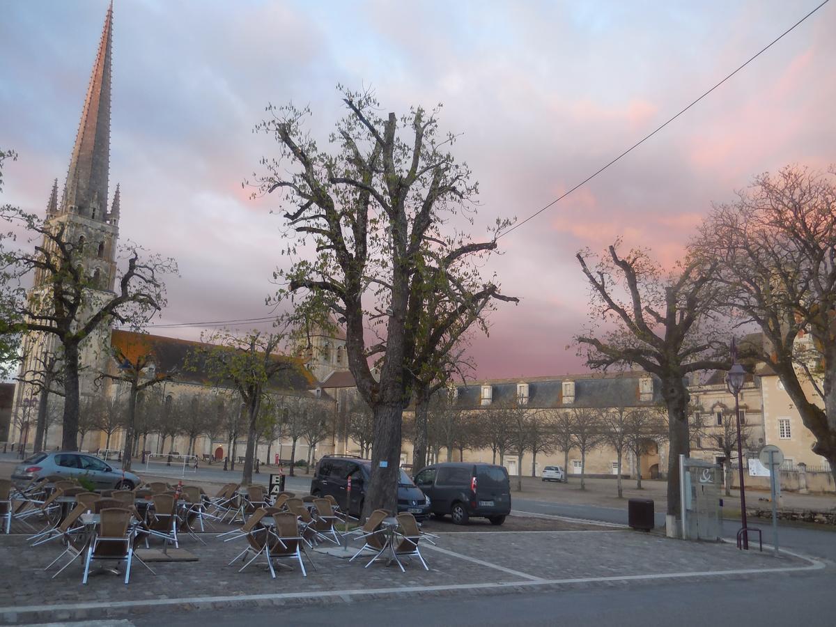 Hotel De L'Abbaye Saint-Savin  Exterior photo